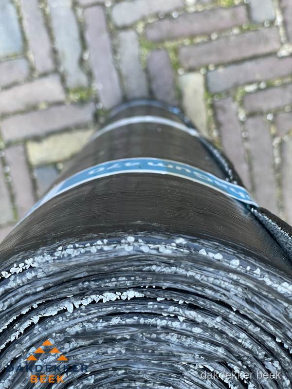 Rol bitumen dakleer met leislag voor plat dak in Beek Rol bitumen dakleer met leislag voor plat dak in Beek