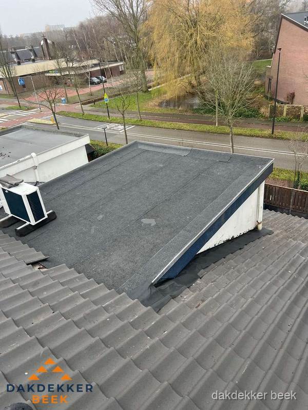 Plat dak met bitumen isolatie en dakbedekking in Beek Plat dak met bitumen isolatie en dakbedekking in Beek