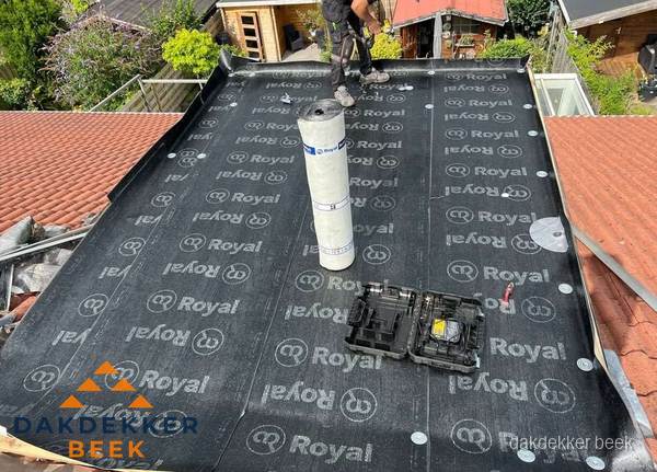 Dakrenovatie met Royal onderdak op plat dak in Beek Dakrenovatie met Royal onderdak op plat dak in Beek