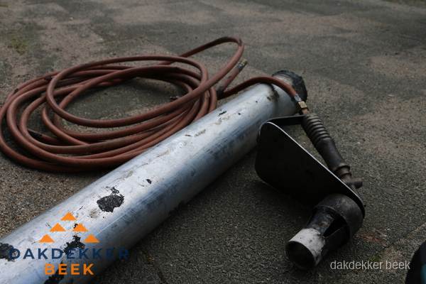 Dakdekker gasbrander en gereedschap voor spoedklus in Beek Dakdekker gasbrander en gereedschap voor spoedklus in Beek